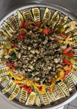 Vorspeise - Gegrillte Zucchini mit Paprika und Champignons