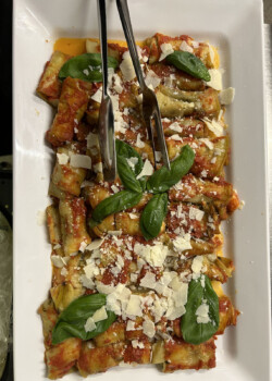 Aubergine gefüllte mit Käse